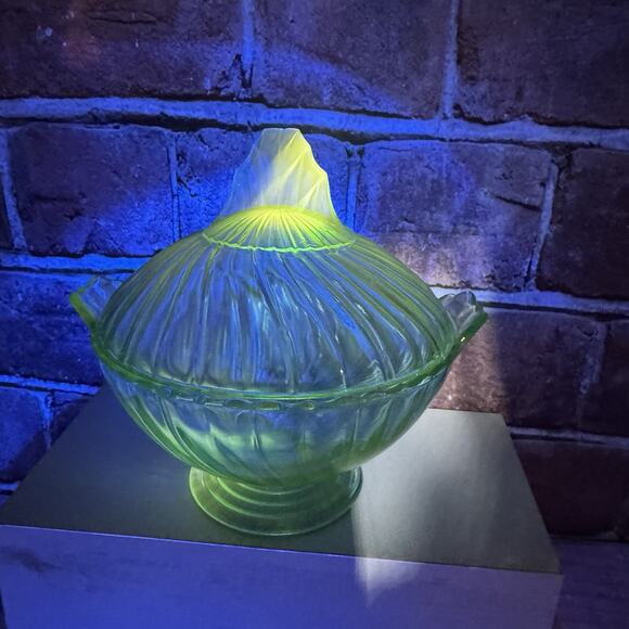 Vintage Jeannette Swirl Ultramarine 6" Candy Dish Pedestal w Lid 1937 UV Glow - Picture 12 of 14